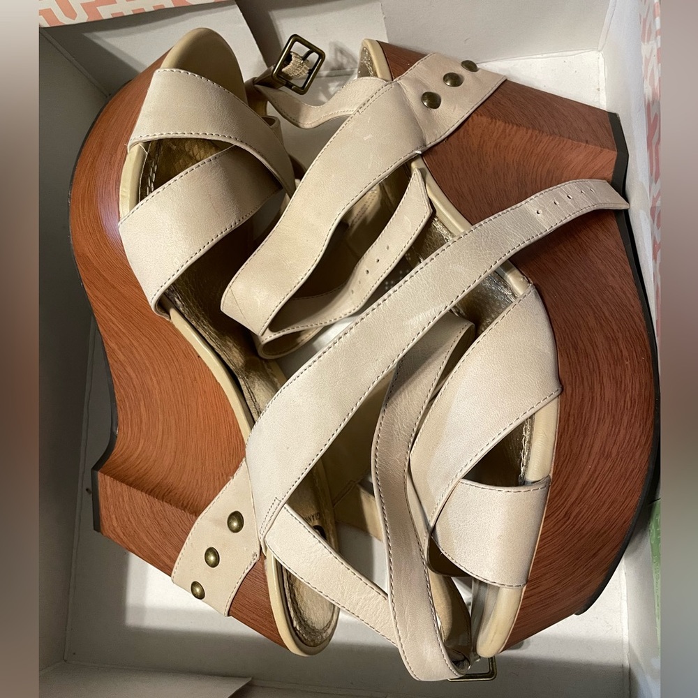 Cream Colored Gianni Bini Wedges